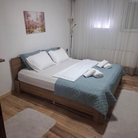 Nesi Apartmenti Pristina Eksteriør billede