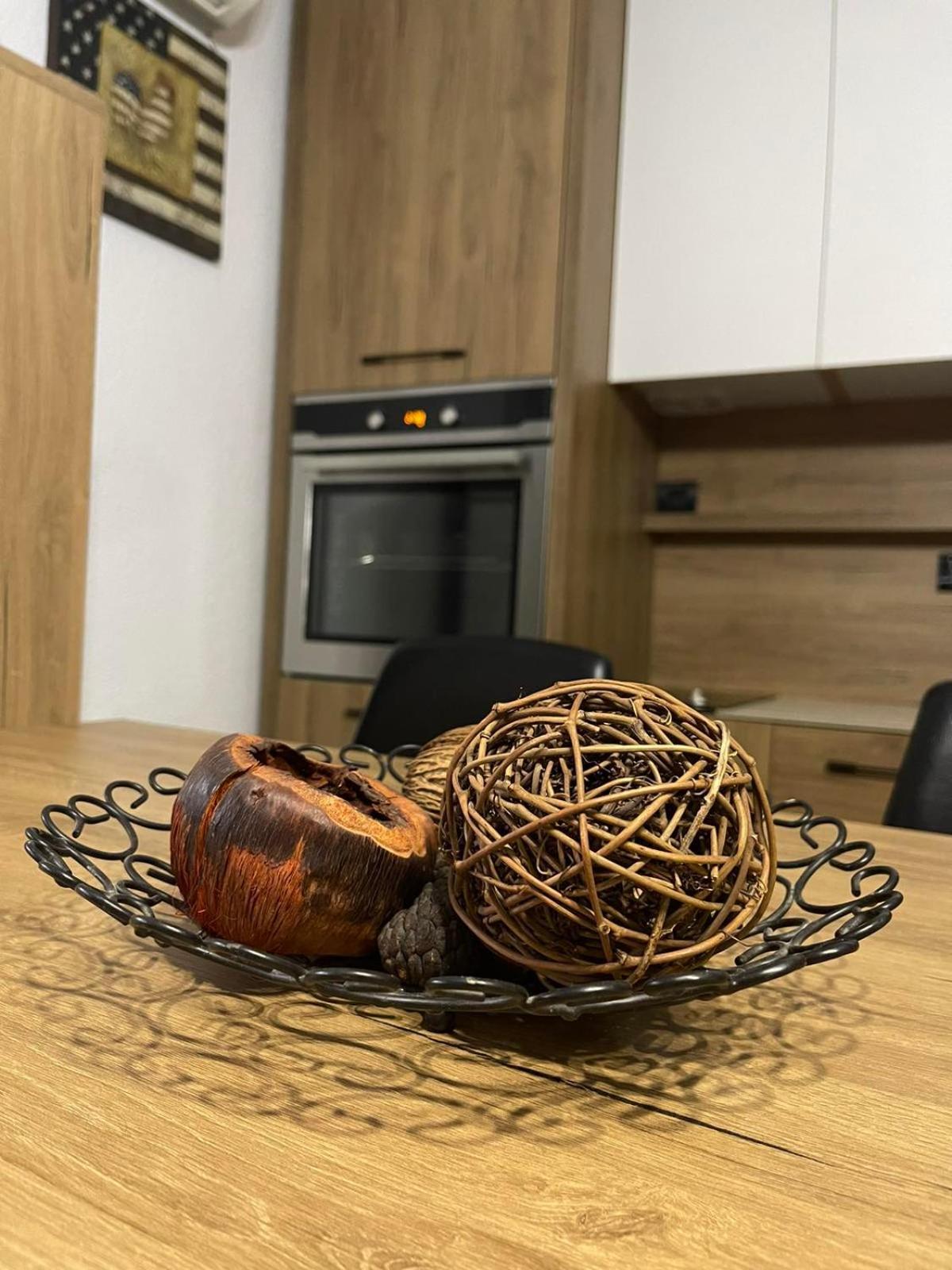Nesi Apartmenti Pristina Eksteriør billede
