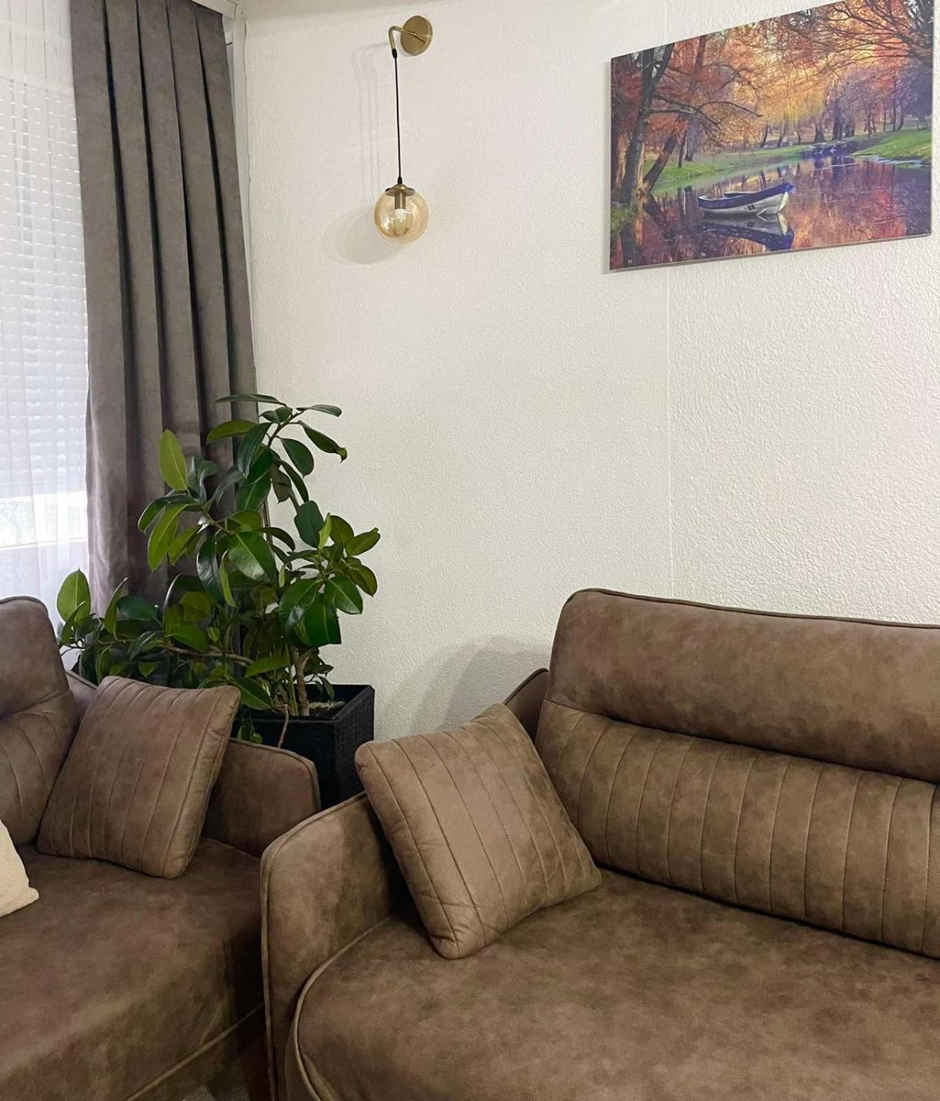 Nesi Apartmenti Pristina Eksteriør billede