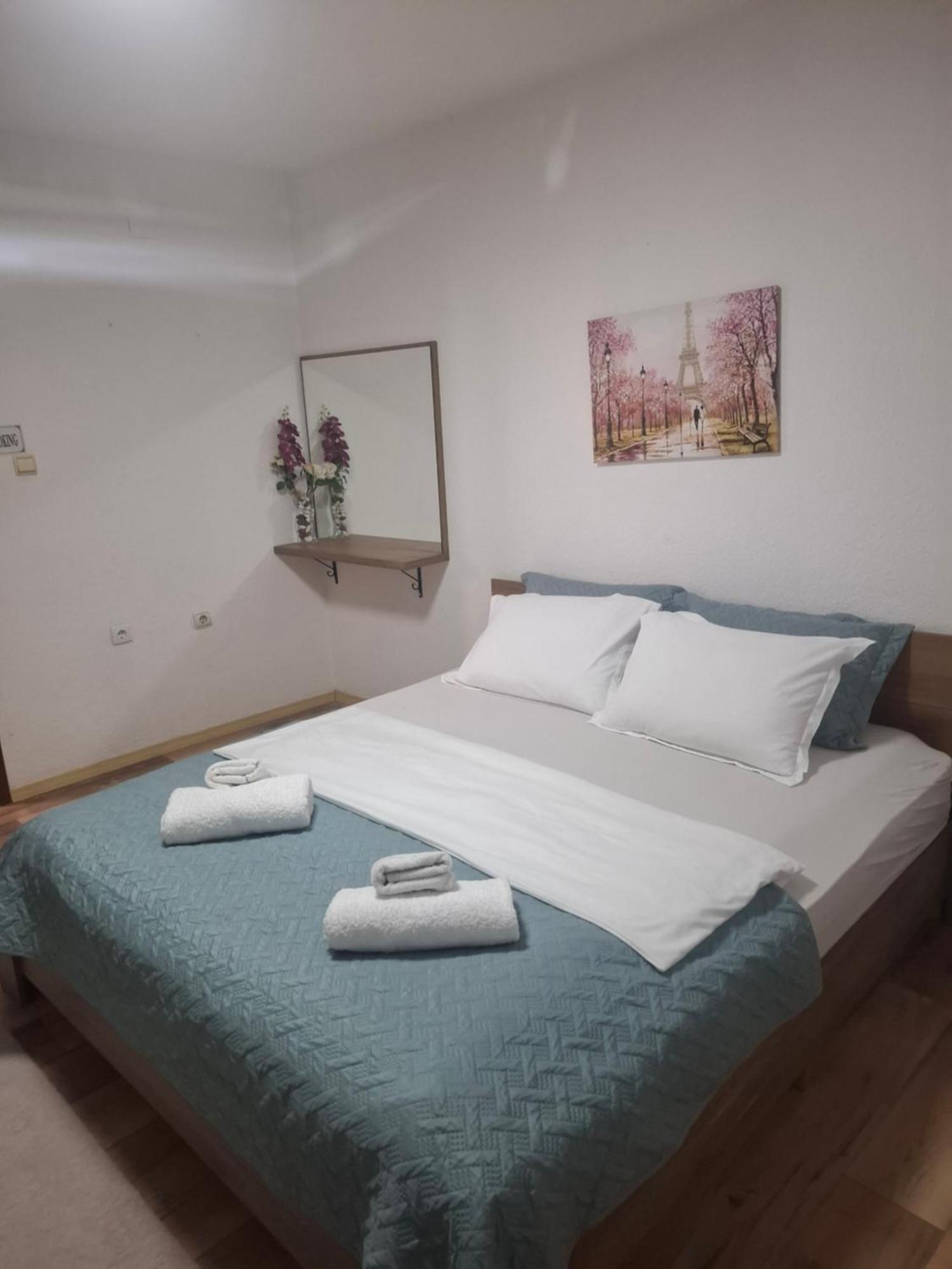 Nesi Apartmenti Pristina Eksteriør billede